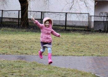 Vėjų gaudynės muziejaus kieme