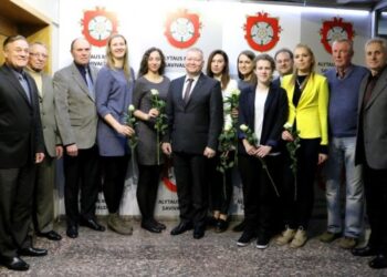 Lietuvos moterų tinklinio čempionate trečiąją vietą laimėjusioms alytiškėms – miesto vadovo sveikinimai