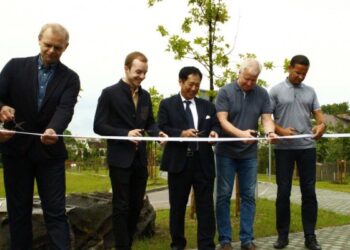 Alytuje oficialiai atidaryta sakurų alėja