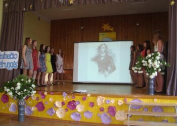 Projektas „Šimtmečių vėtrungė”  ir „Gyvoji viktorina“ atkeliavo į gimnaziją