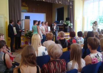 Respublikinio konkurso „Praeities stiprybė – dabarčiai” nugalėtojai-Lazdijų Motiejaus Gustaičio gimnazijos 2 ga klasės mokiniai