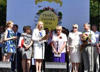 Ambasadorei daktarei Halinai Kobeckaitei suteiktas Garbės piliečio vardas