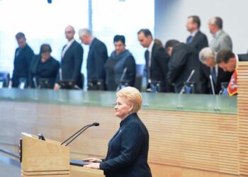 Prezidentės pranešime – padėka žmonėms ir kritika Vyriausybei