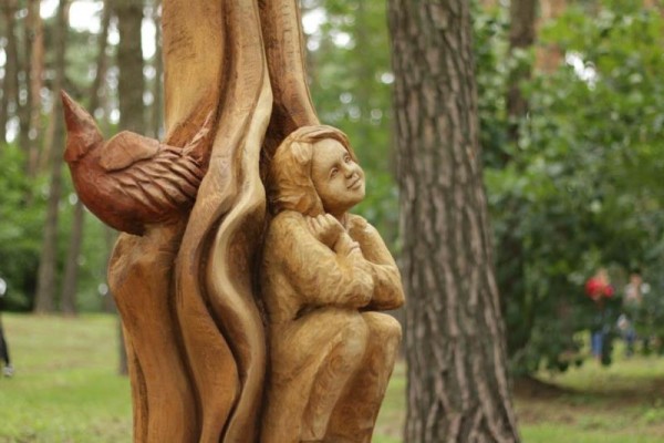 Anzelmo Matučio parke įsikūrė dar 8 medžio skulptūros