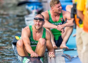 Baidarininkai R.Nekriošius ir A.Olijnikas olimpiadoje iškovojo penktą vietą