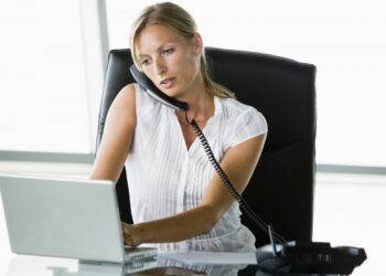 Kaip išsaugoti gerą savijautą dirbant sėdimą darbą?