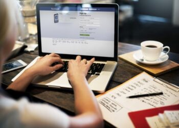 5 būdai apsisaugoti nuo sukčių socialiniuose tinkluose