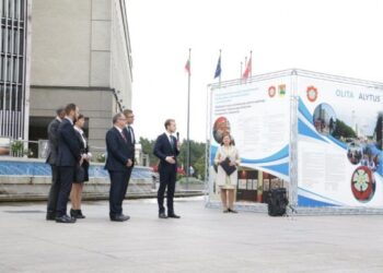 Alytaus ir Suvalkų bendradarbiavimo dvidešimtmečio proga atidaryta neįprasta paroda