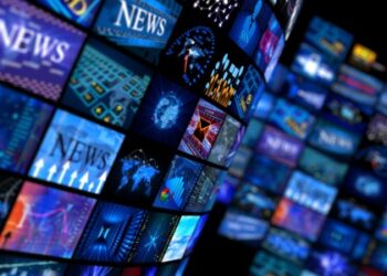 Karalius nuogas arba kodėl medijoms taip lengva mumis žaisti?