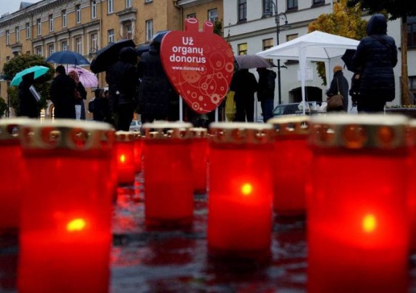 Žvakutės, skirtos 1410 organų donorų, šiemet suliepsnojo net 9 miestuose