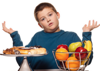 Darželiuose vaikai valgo saldainius ir sausainius