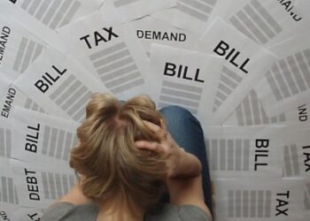 Užsienyje gyvenančius pensininkus vejasi skolos Lietuvoje