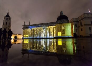 Kalėdų vakarą Katedros aikštėje visus užbūrė magiška 3D pasaka