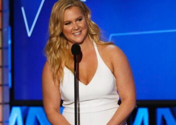 Iš aktorės Amy Schumer pasityčiojo dėl jos svorio po to, kai buvo paskelbta apie ,,Barbie“ veiksmo filmą