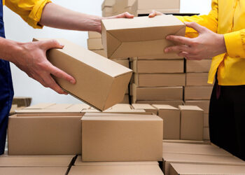 Rusijos paštas planuoja keisti siuntų priėmimo tvarką