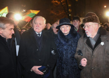 Laisvės gynėjams atminti – 6 metrų obeliskas