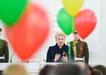 Prezidentė kviečia linksmai ir išradingai minėti valstybės gimtadienį