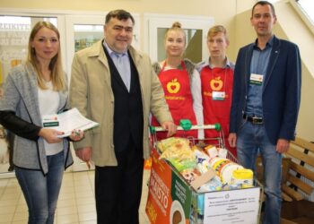 Aukoti nepasiturintiems kvietė „Maisto banko“ akcija