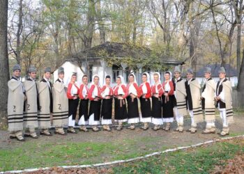 Alytaus miesto teatre – įspūdingas Rumunijos ansamblio „Tara Vrancei“ koncertas