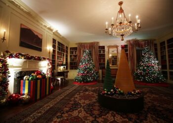 Kalėdiniai patarimai: kaip neperlenkti lazdos su šventinėmis dekoracijomis