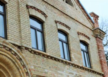 Alytaus sinagoga kyla naujam gyvenimui: sumontuoti langai