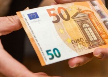 Pajamų deklaravimas įsibėgėja: pirmosios permokos jau pasiekė gyventojų sąskaitas