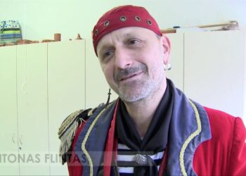 Simno gimnazijoje svečiavosi kapitonas Flintas