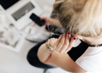 Tyrimas: darbuotojai nuotolinį darbą rinktųsi ir po pandemijos, darbdaviai mano kitaip