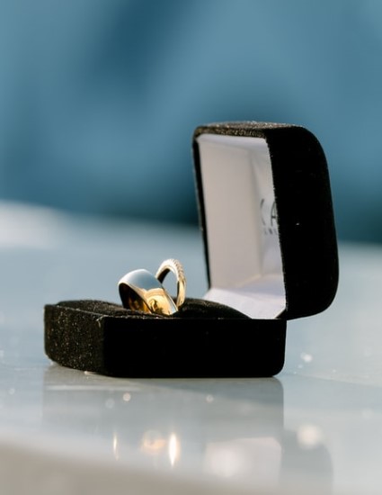 Nuo ko priklauso vestuvinių žiedų kaina?
