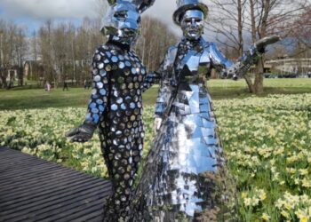 Pavasarinį narcizų žydėjimą Druskininkuose papildė šilto lietaus, garsų ir šviesų sintezė