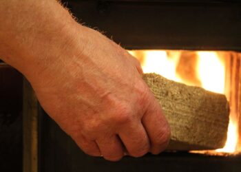 Medžio pjuvenų briketai – populiarus biokuras