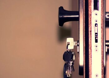 Metalinės durys butui – tobulas sprendimas. Konsultuoja specialistas