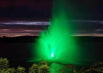 Vilties spalva sušvito Trakų fontanai