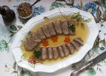 Jautienos liežuvis su gvazdikėliais: toks delikatesas nustebins svečius