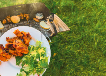 Grilio sezonas prasideda: patarimai debiutuojantiems ir trys lengvi receptai