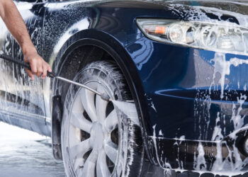 Kada geriausia plauti automobilį? 5 patarimai, kurie padės švara džiaugtis ilgiau