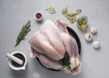 Velykiniam stalui – kalakutas: kaip iškepti, kad mėsa būtų sultinga? (Receptas)