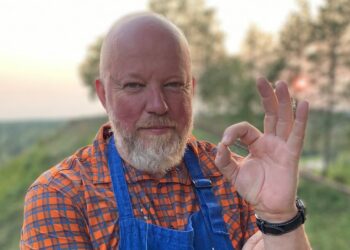 Vytaras Radzevičius: pavasarį negaiškite laiko virtuvėje, receptas su dešrelėmis išgelbės skubančius