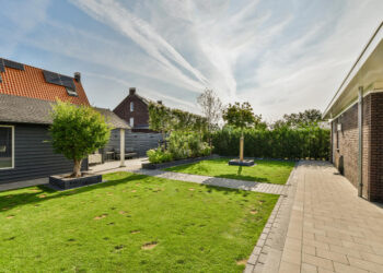 Kaip tinkamai planuoti ir tvarkyti sklypą, kad išvengtumėte teisinių pažeidimų ir nesutarimų su kaimynais