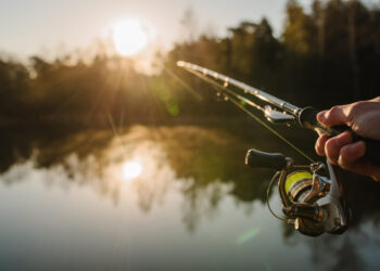 Meškeriojimas neatsiejama vasaros atostogų prie vandens dalis
