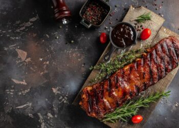 Joninių laužas suburs bendrai vakarienei: patarimai, kaip pigiai ir lengvai paruošti grilio patiekalus