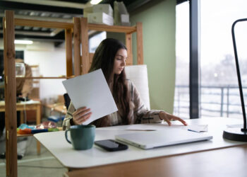 Jaučiate nemalonius simptomus? Gali būti, kad dėl to kaltas sėdimas darbas
