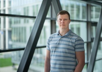 Programuotojų era baigėsi, dabar reikalingi DI specialistai, atlyginimai siekia iki 10 tūkst. Eur