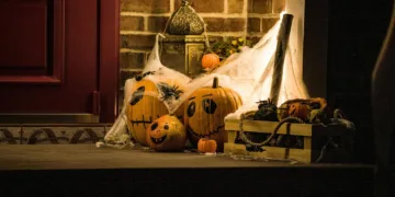 Paskutinės minutės idėjos Helovinui: sukurkite šiurpią atmosferą ir pasilepinkite skanėstais