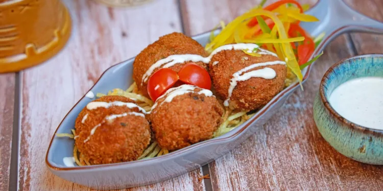 Bulvių ir žuvies kroketai, Asociatyvi / Unsplash nuotr.