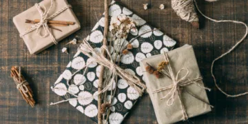 Madoje įsitvirtina tvarus, paprastas ir nuoširdus dovanų pakavimas