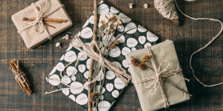 Dovanų pakavimas / Freepik nuotr.