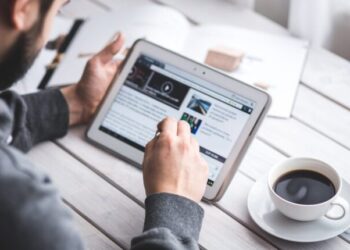 Netikros naujienos parazituoja socialiniuose tinkluose